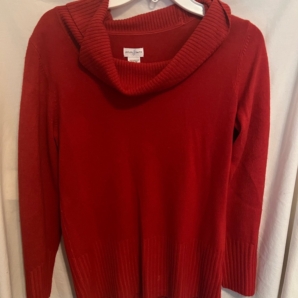 Size S red turtleneck